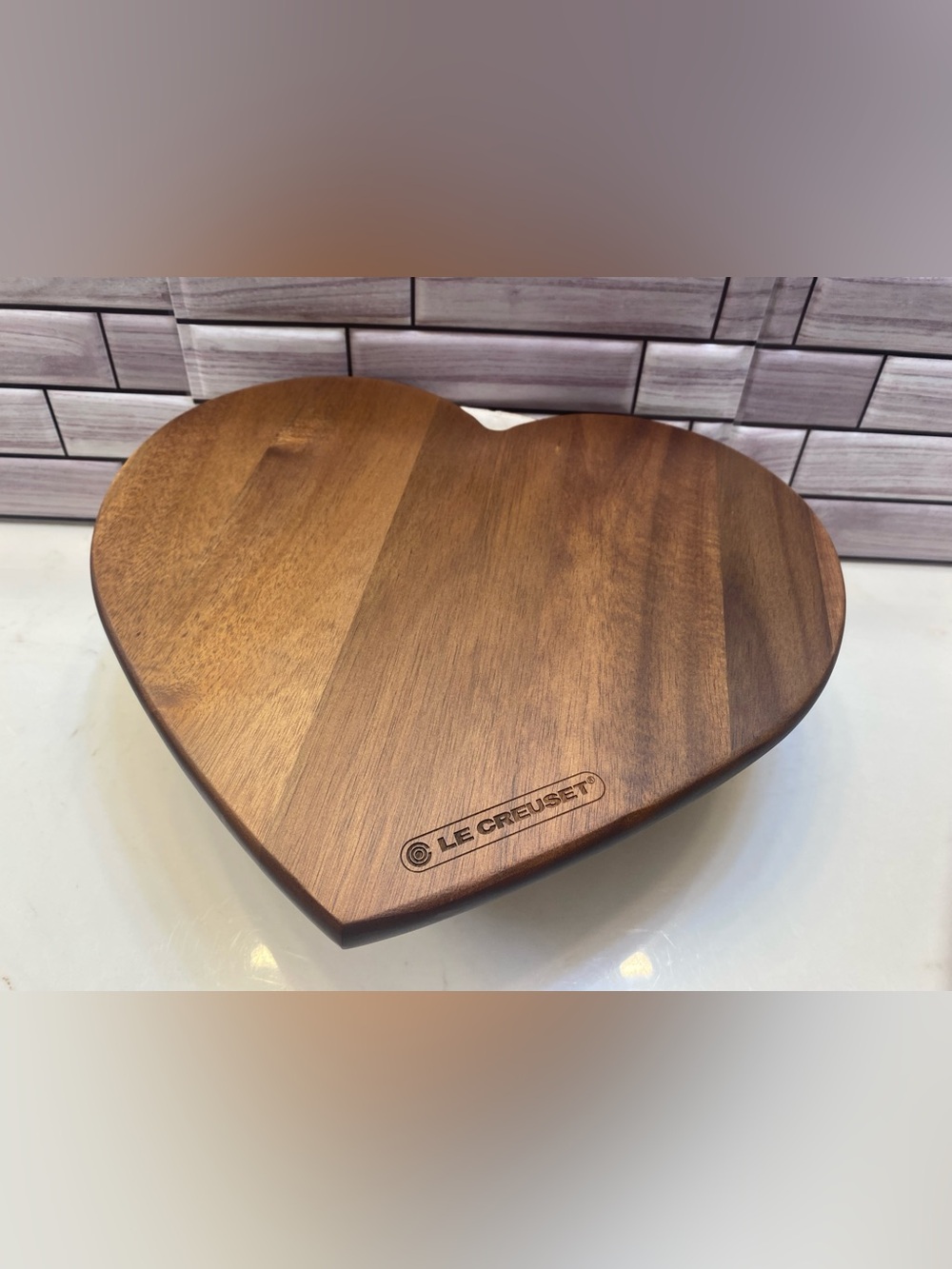 Le Creuset ❤️Heart Acacia Wood Serving Board 33cm New in Box